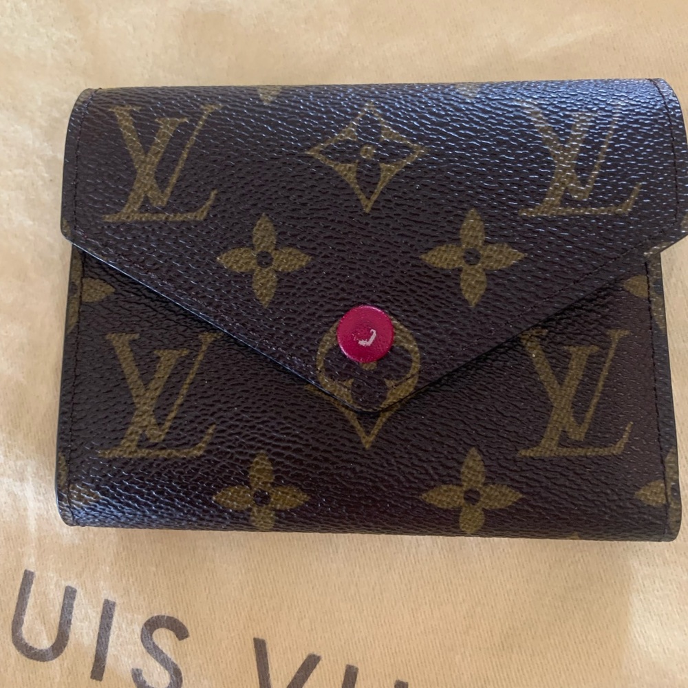 Authentic Louis Vuitton Victorine Compact Wallet Excellent Condition monogram
